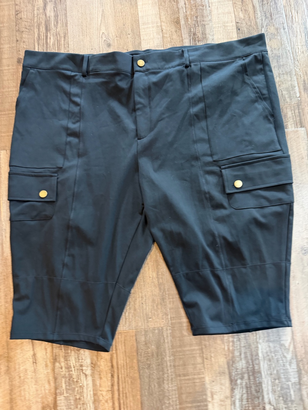 Halara women’s Black Cargo style Shorts Gold Buttons nwot sz 3x - stretchy
